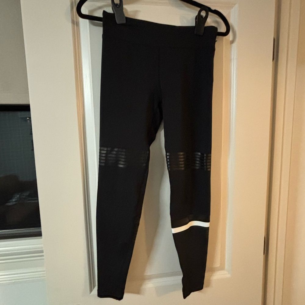 5 For $25 Lilybod Leggings (S)